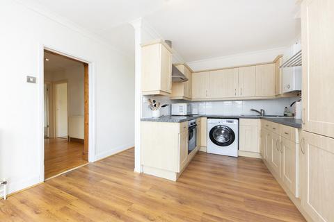 2 bedroom flat to rent, Thornton Hill, SW19