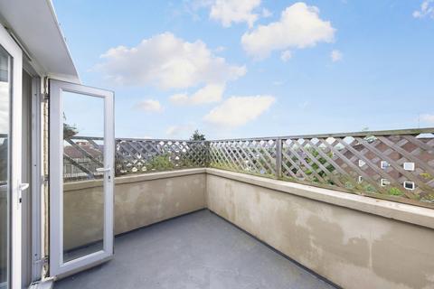 2 bedroom flat to rent, Thornton Hill, SW19