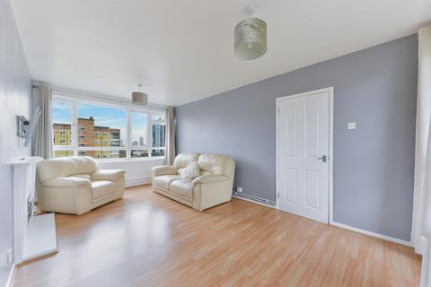 2 bedroom flat to rent, Dresden House, SW11