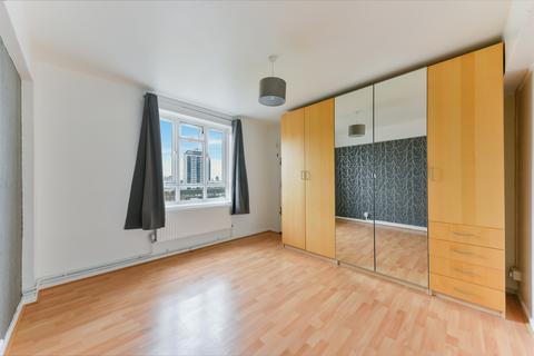 2 bedroom flat to rent, Dresden House, SW11