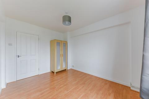 2 bedroom flat to rent, Dresden House, SW11