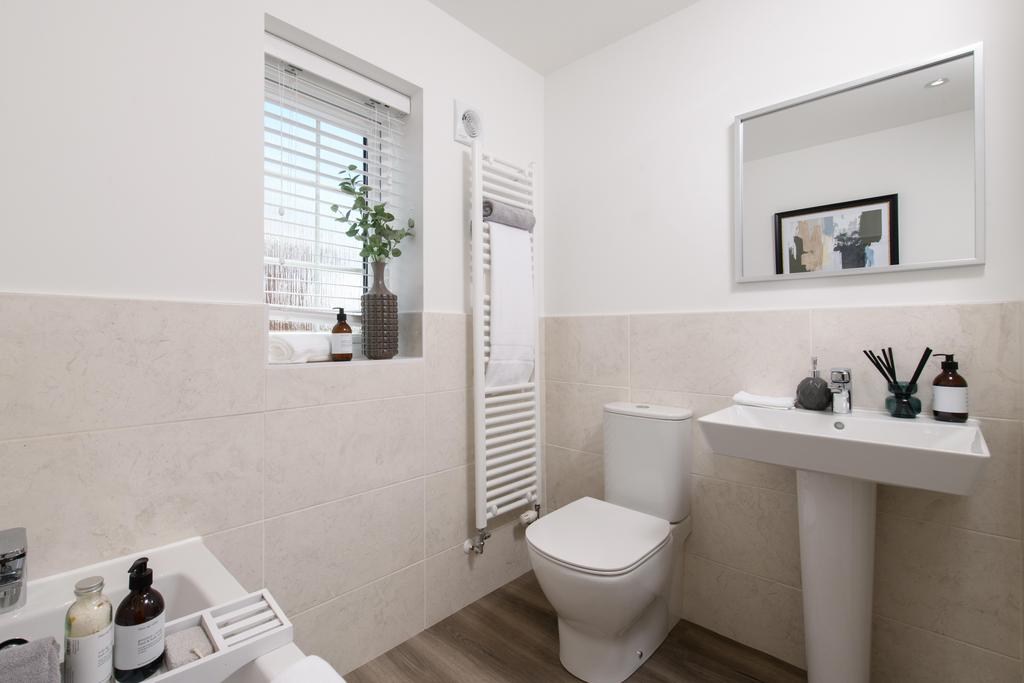 Family bathroom in Ingleby style home