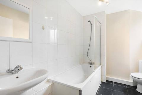 2 bedroom flat to rent, Nightingale Lane, Nightingale Triangle, London, SW12