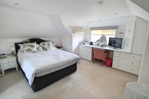 3 bedroom detached bungalow for sale, Caldecote Gardens, Bushey WD23