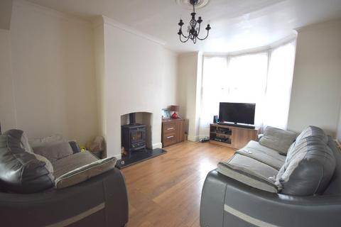 3 bedroom terraced house to rent, Gordon Street, Rothwell