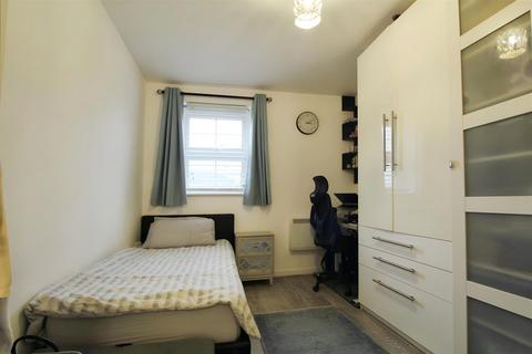 2 bedroom flat to rent, Holyhead Mews, Cippenham