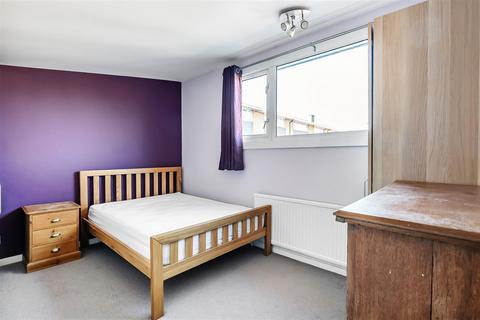 2 bedroom maisonette for sale, Pollards Oak Road, Hurst Green