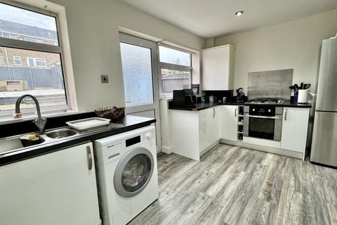 3 bedroom townhouse for sale, Darley Road, Liversedge, WF15