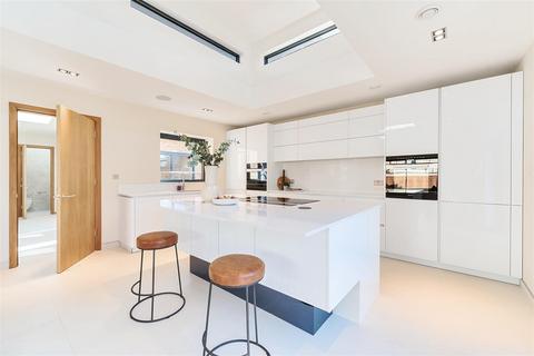 4 bedroom detached house for sale, Lavender Mews, Surbiton