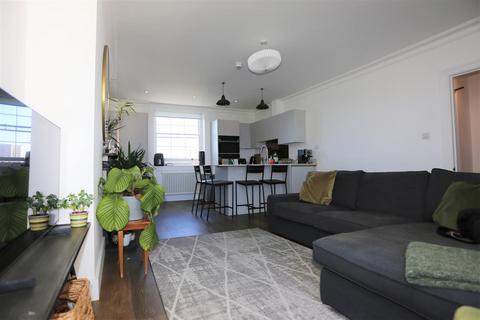 2 bedroom flat to rent, Marine Square, Brighton