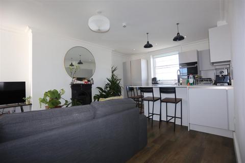 2 bedroom flat to rent, Marine Square, Brighton