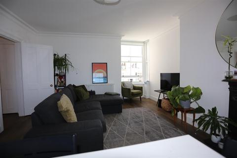 2 bedroom flat to rent, Marine Square, Brighton