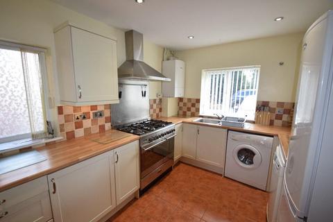 5 bedroom semi-detached house to rent, 7 Silverdale