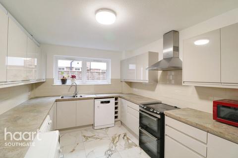 2 bedroom apartment for sale, Chase Side, London