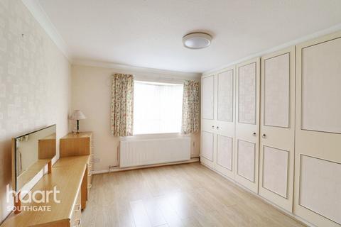 2 bedroom apartment for sale, Chase Side, London