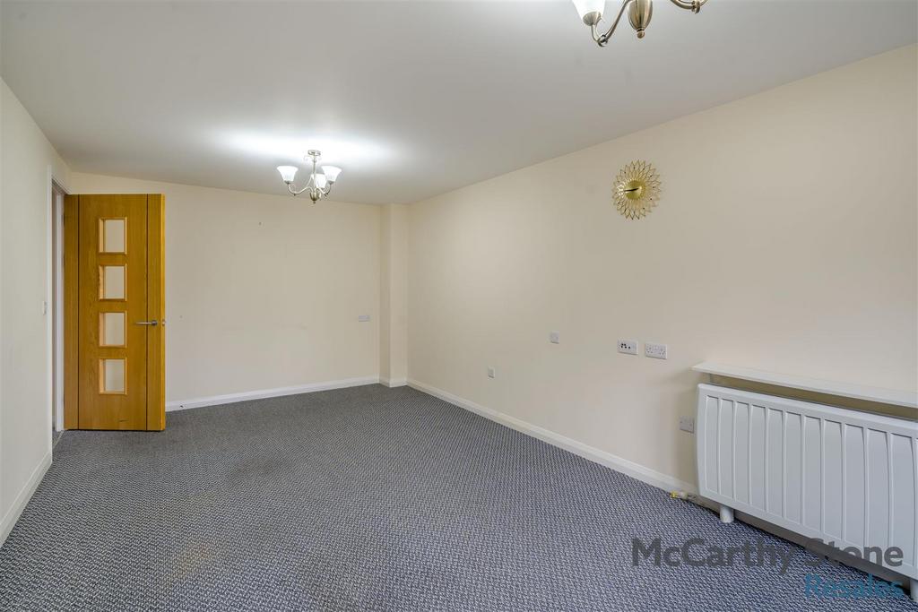8628505-interior10.jpg