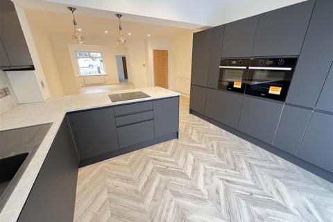 12 Poll Hill Road, Heswall, Wirral, CH60 7SN