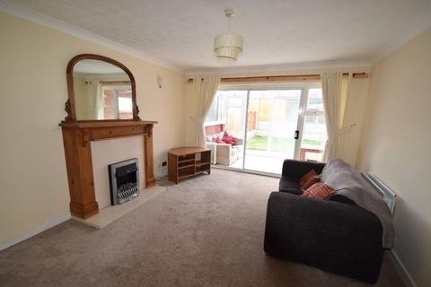 4 bedroom semi-detached house to rent, 79 Hampton Drive