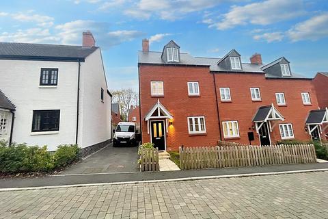 3 bedroom end of terrace house for sale, Ludlow Lane, Towcester