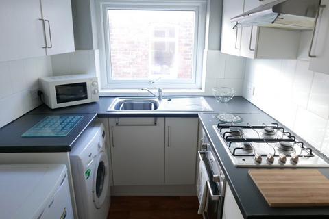 2 bedroom flat to rent, 789A Hessle High Road, Hull, HU4 6QE