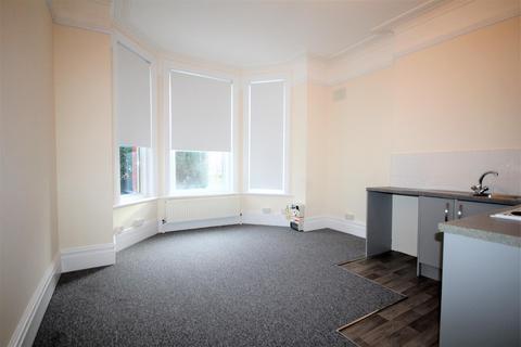 Studio to rent, Donoughmore Road, Boscombe