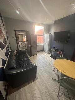 4 bedroom terraced house to rent, Leeds LS6