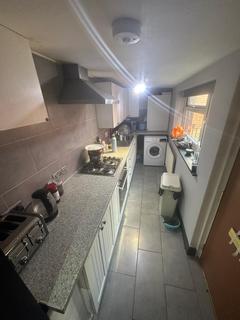 4 bedroom terraced house to rent, Leeds LS6