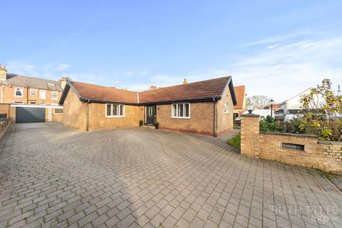 2 bedroom detached bungalow for sale, Wakefield Road, Pontefract WF7