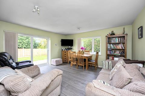 3 bedroom chalet for sale, Dorking Road, Kingsfold, RH12