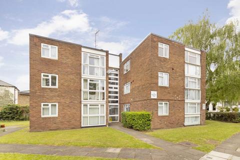 2 bedroom flat to rent, Alexander Close, Twickenham TW2