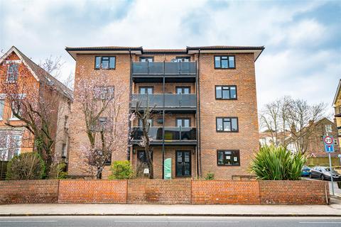 3 bedroom apartment to rent, Worple Road, London SW19