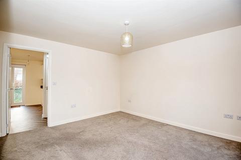 3 bedroom semi-detached house to rent, Gedling NG4