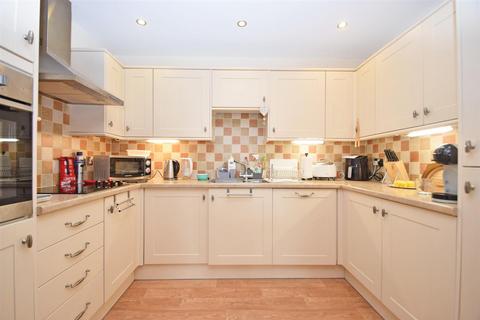 2 bedroom apartment for sale, Bromley Court, Copthorne, Shrewsbury