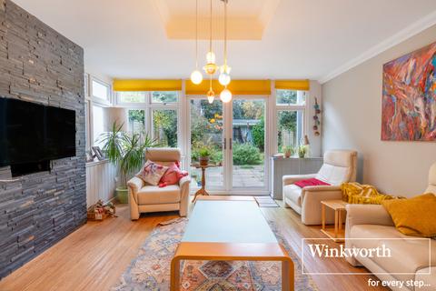 Upper Floor Flat, 17 Ravine Road, Bournemouth, BH5 2DT