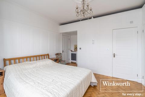 Upper Floor Flat, 17 Ravine Road, Bournemouth, BH5 2DT
