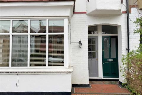 3 bedroom apartment for sale, Leigh on Sea SS9