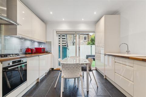 3 bedroom maisonette to rent, Fauconberg Road, Chiswick