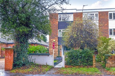 4 bedroom end of terrace house for sale, Fordbridge Road, Lower Sunbury, TW16