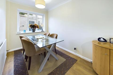 3 bedroom house for sale, Carlton Road, Walton-On-Thames