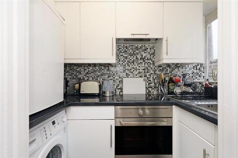 1 bedroom flat to rent, Upper Richmond Road, London