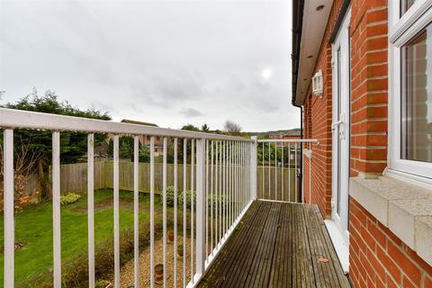 2 bedroom flat for sale, Landguard Manor Road, Shanklin, Isle of Wight