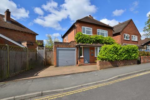 3 bedroom detached house to rent, 11 Grays Road, Godalming, Surrey, GU7