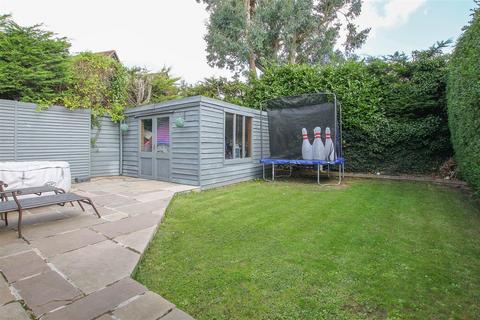 4 bedroom semi-detached bungalow for sale, Doddinghurst Road, Doddinghurst, Brentwood