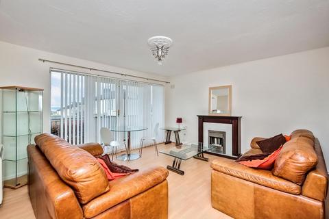 3 bedroom flat for sale, Queen's Park Court, Willowbrae, Edinburgh, EH8