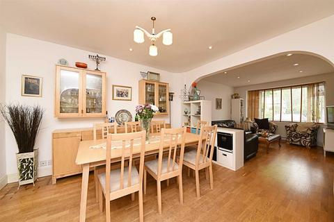 4 bedroom semi-detached house for sale, Holders Hill Road, Mill Hill