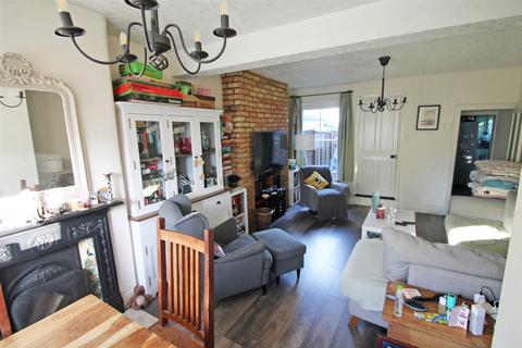 3 bedroom end of terrace house to rent, Howbury Street, Castle Road