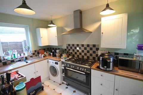 3 bedroom end of terrace house to rent, Howbury Street, Castle Road