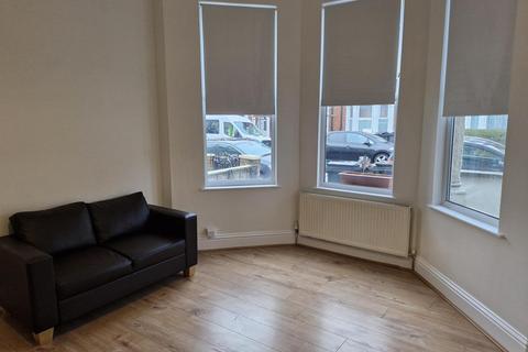 2 bedroom apartment to rent, Handsworth Road, London