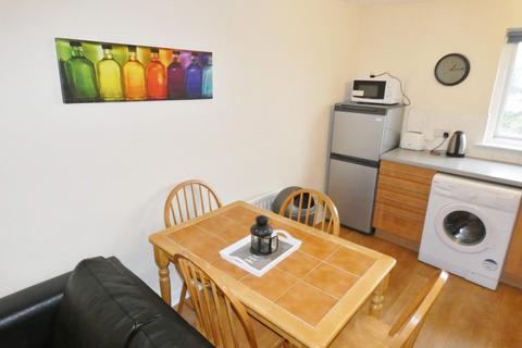 2 bedroom terraced house to rent, Charlotte Street, Glasgow G1