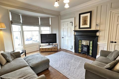 2 bedroom flat for sale, High Street, Yarm, TS15 9BW